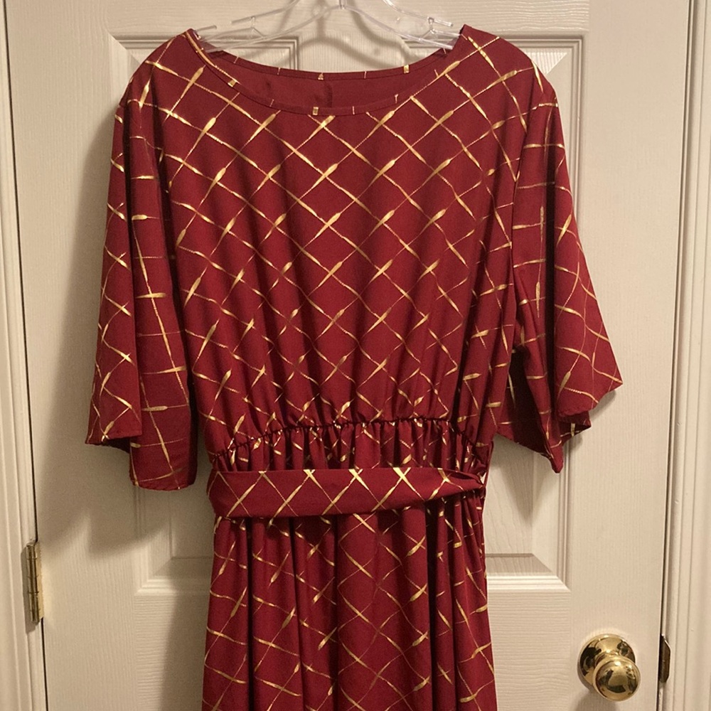 🟦🟦 Women’s Gold Argyle Pattern Belted Dress (NWOT)